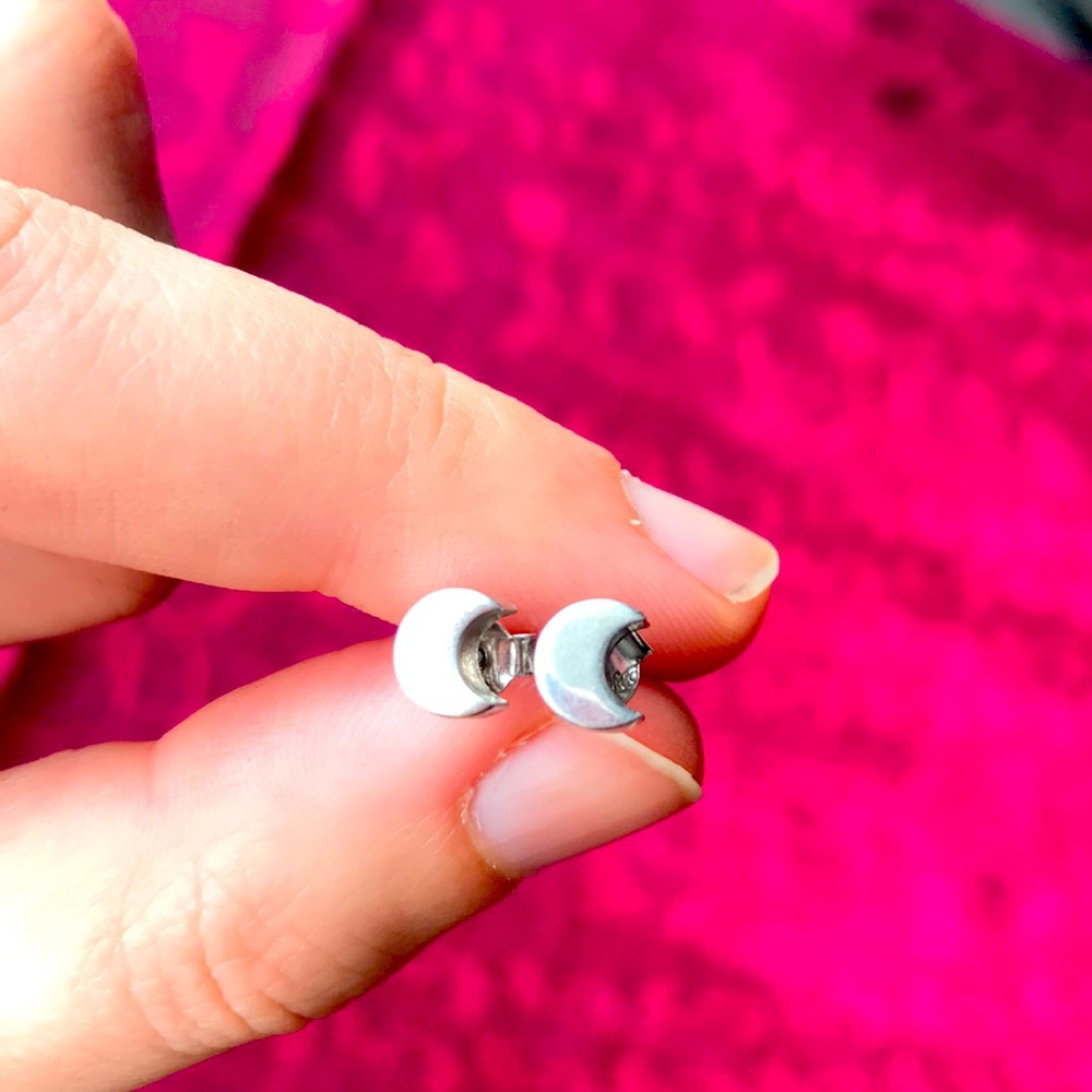 💯 Italian sterling silver crescent stud earrings